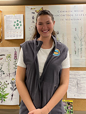 Isabel white t-shirt dark grey vest